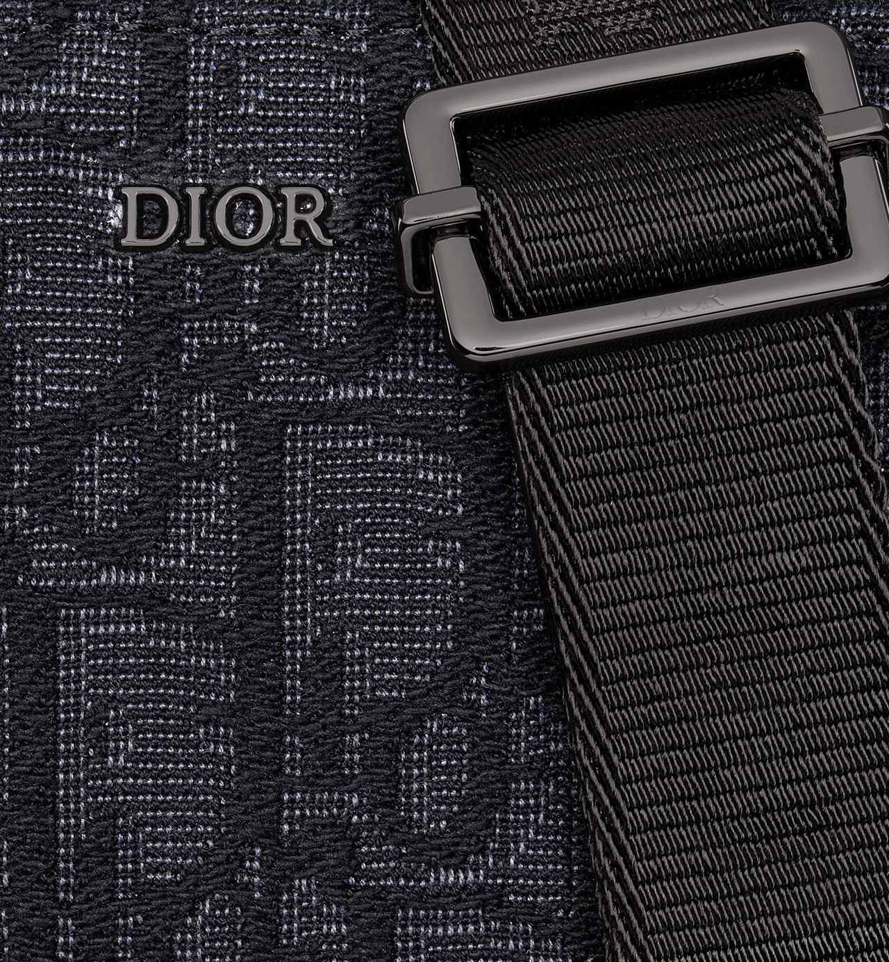 Pochette zippée à bandoulière
Toile jacquard Dior Oblique noir - #1
