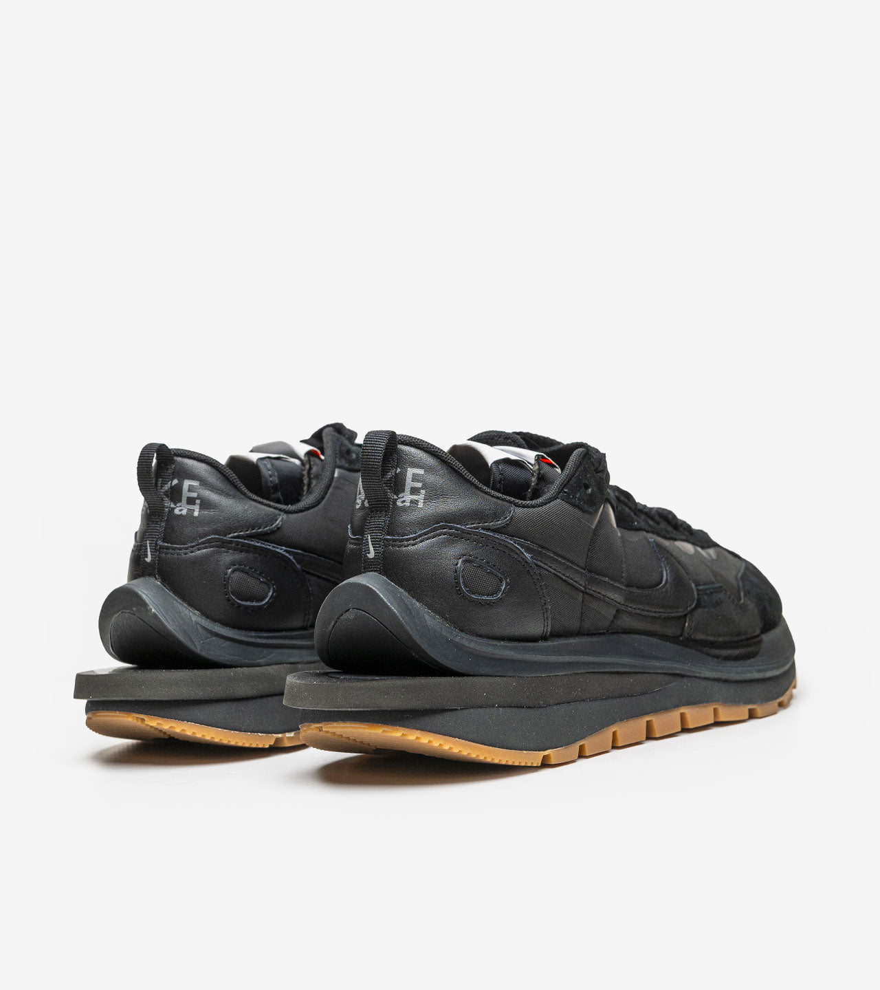 Nike Vaporwaffle Sacai Black Gum — photo 3
