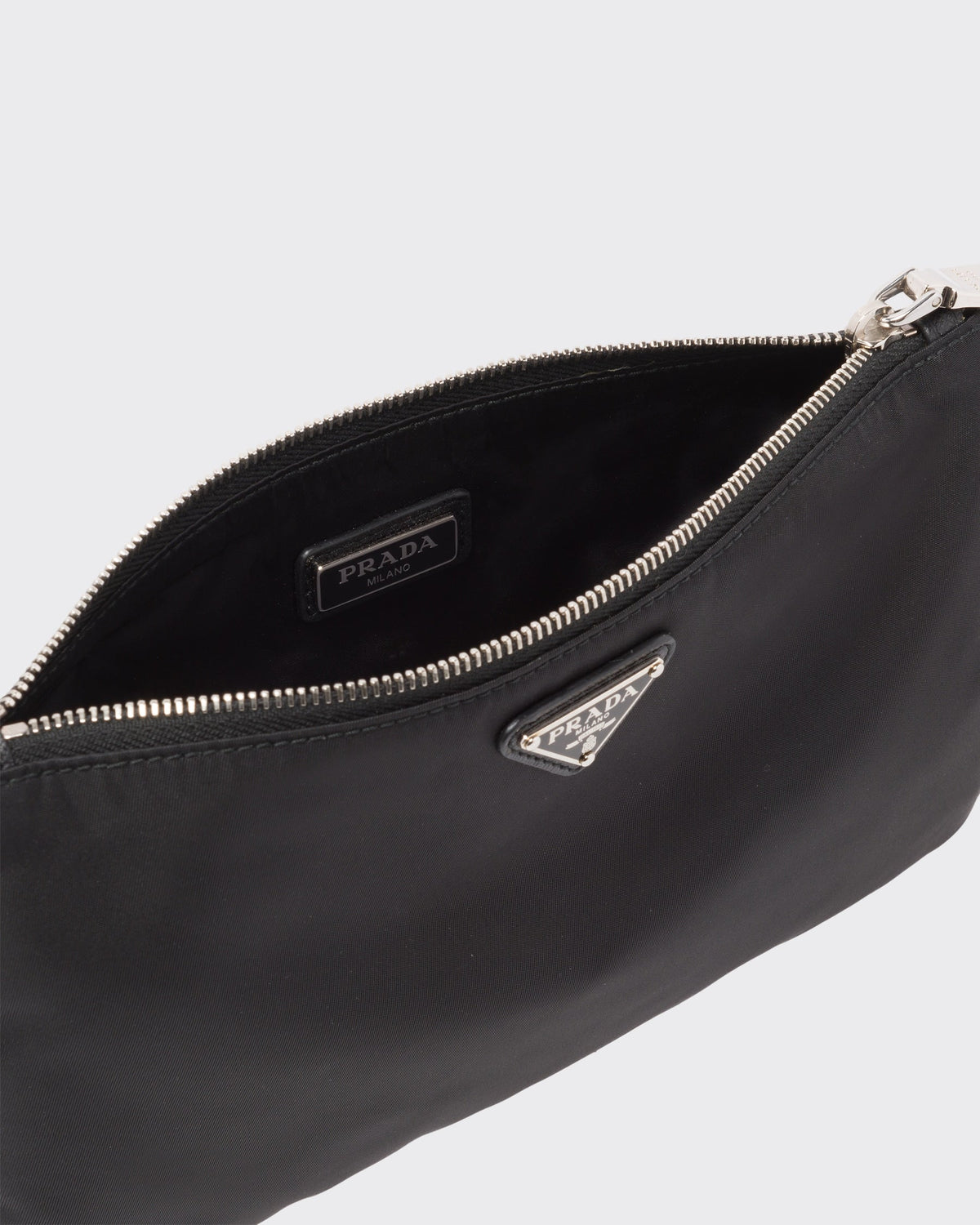 Pochette en Re-Nylon et cuir Saffiano