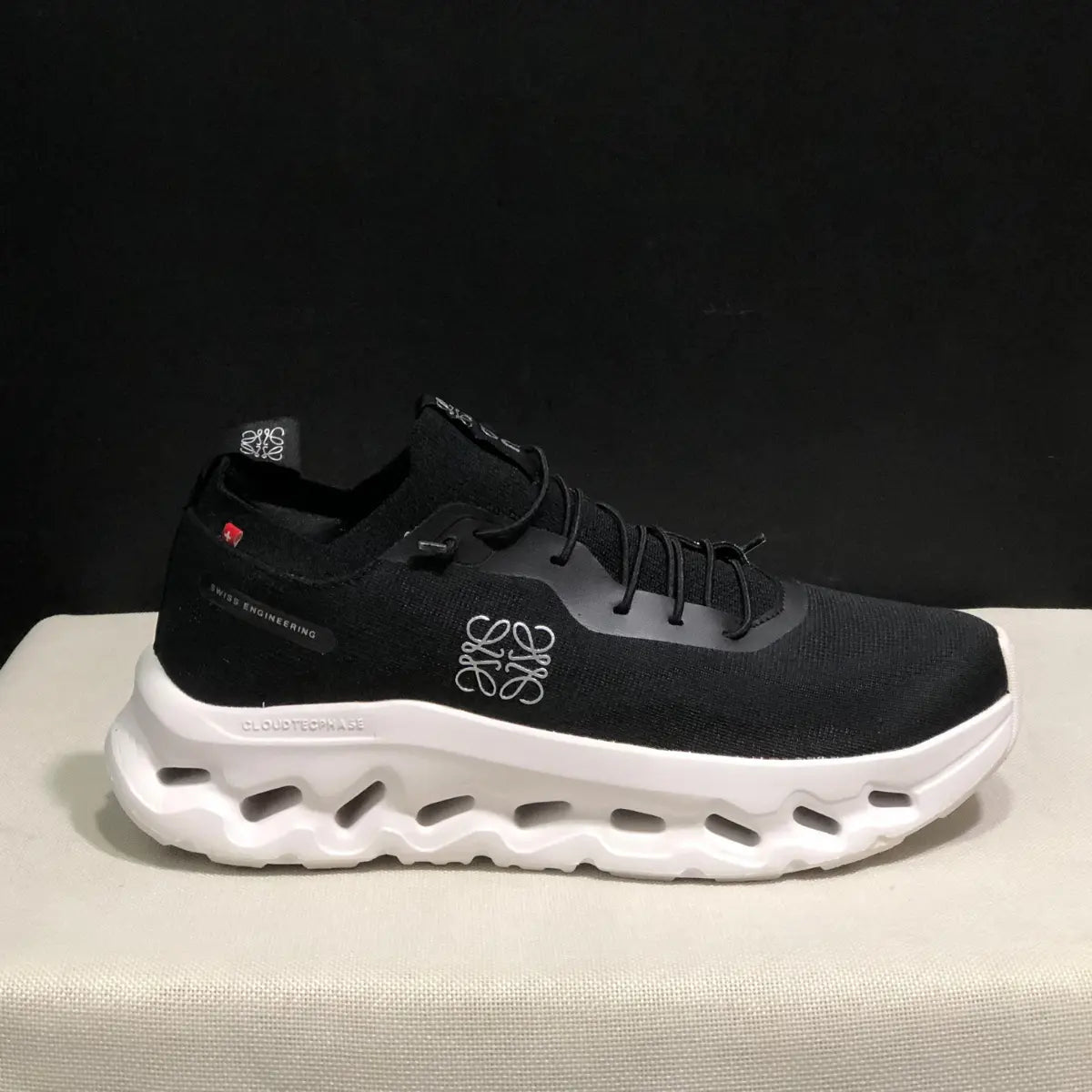 On Cloud × Loewe — Cloudtilt Noir et Blanc 2.0 — photo 2