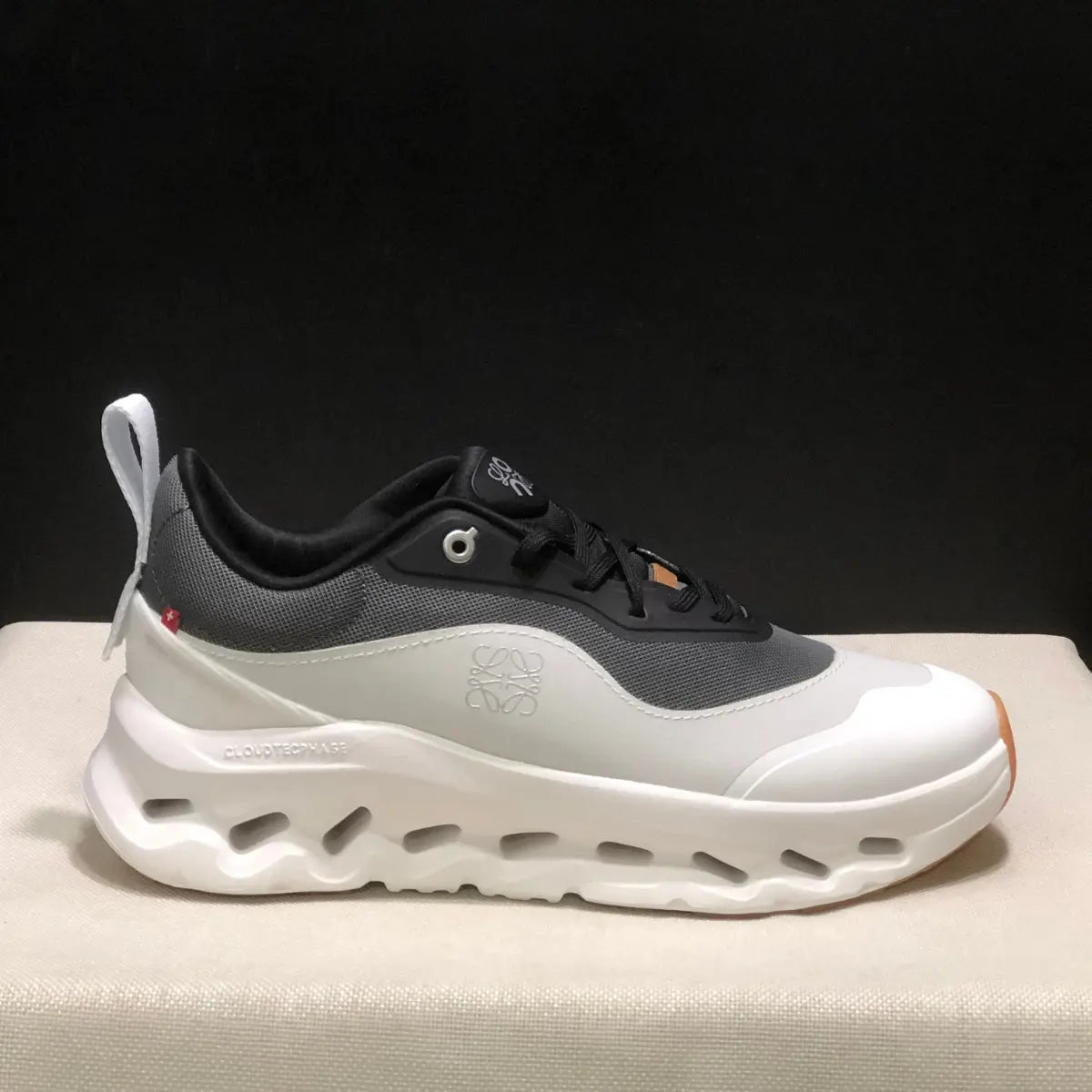 On Cloud × Loewe — Cloudtilt Gris Blanc — photo 2