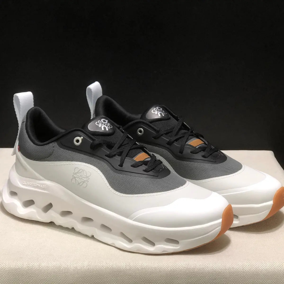 On Cloud × Loewe — Cloudtilt Gris Blanc — photo 3