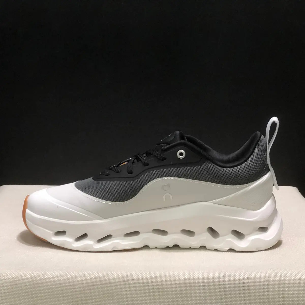 On Cloud × Loewe — Cloudtilt Gris Blanc — photo 4