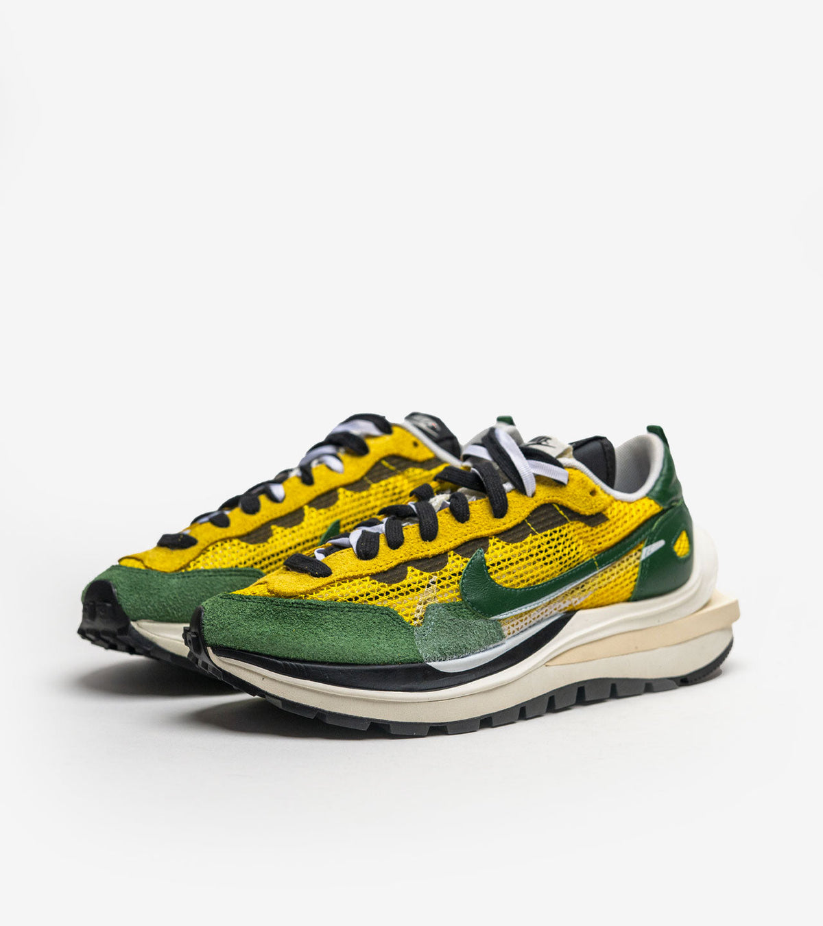 Nike Vaporwaffle sacai Tour Yellow Stadium Green — photo 2