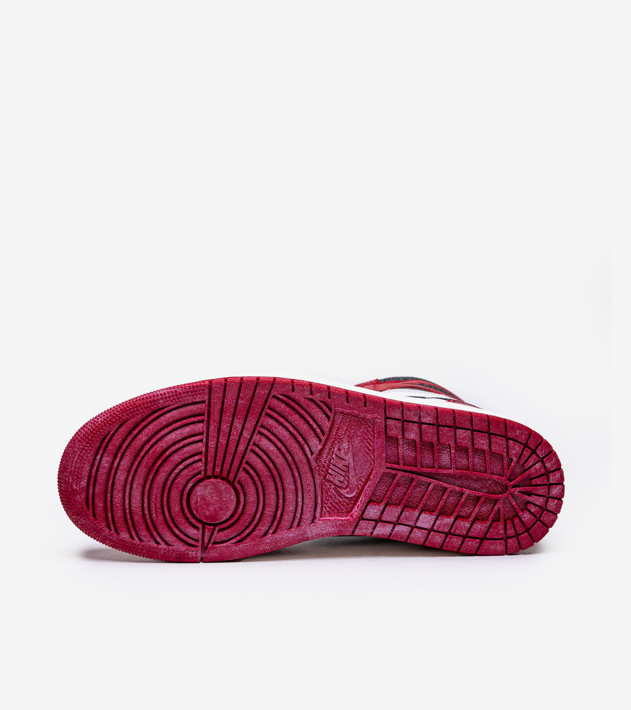 Jordan 1 Retro High OG Chicago Lost and Found — photo 4